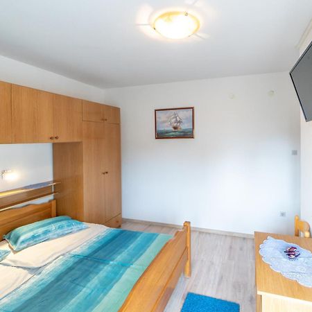 Apartments And Rooms By The Sea Palit, Rab - 5010 Δωμάτιο φωτογραφία