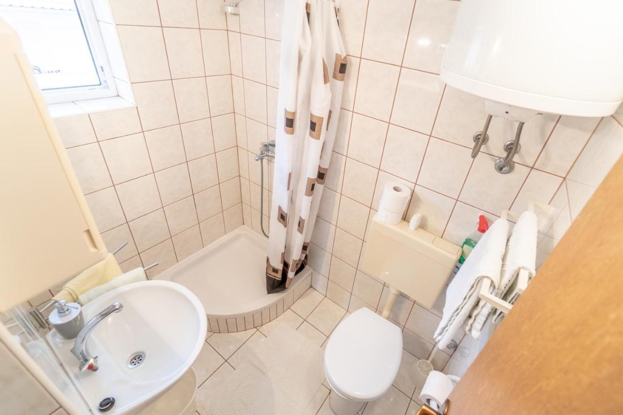 Apartments And Rooms By The Sea Palit, Rab - 5010 Εξωτερικό φωτογραφία