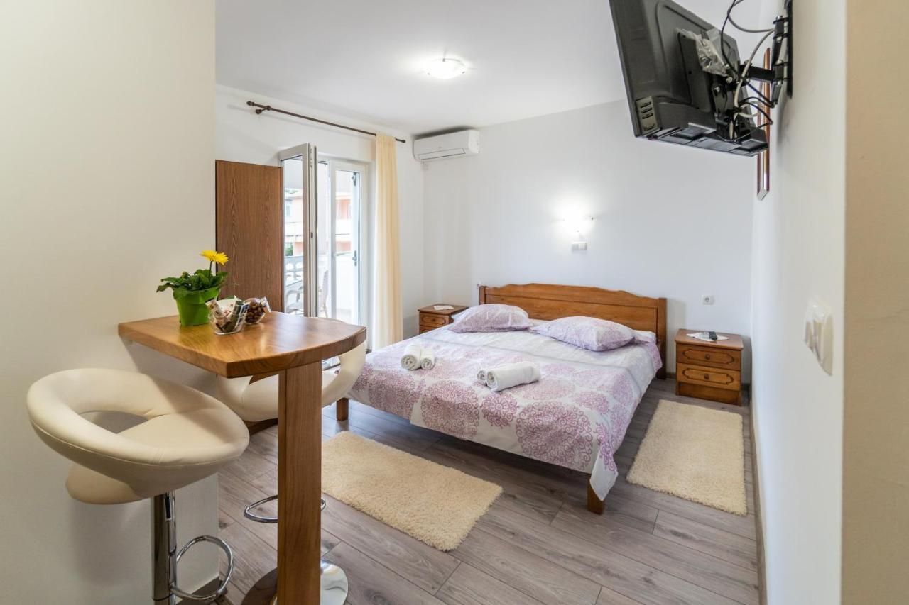 Apartments And Rooms By The Sea Palit, Rab - 5010 Εξωτερικό φωτογραφία